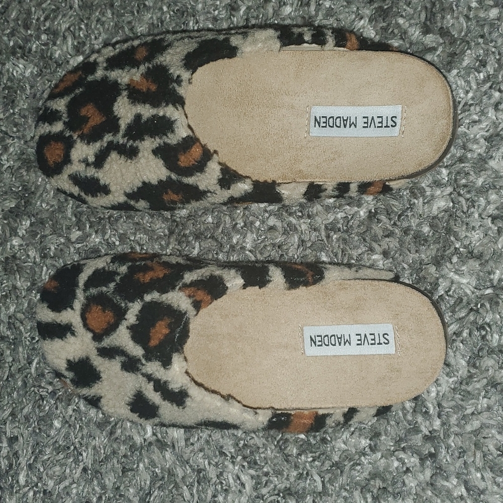 Steve Madden Vesa slipper size 7